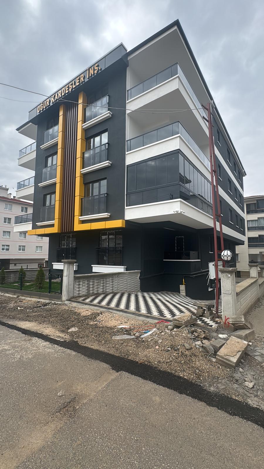 1376 ADA 3 PARSEL M.KEMAL MAHALLESİ OĞUR KARDEŞLER İNŞAAT MÜTTEAHİT ABDULSELAM OĞUR 12 AYDA RUHSAT+İSKAN ALARAK TESLİM ETMİŞTİR TEŞŞEKÜR EDERİZ